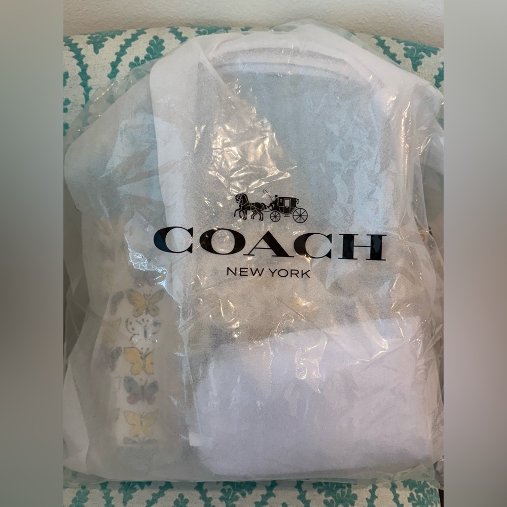 Coach Butterfly Tote NEW - Picture 2 of 9